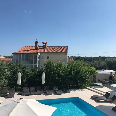 Resindenz Benni 7 Mit Beheiztem Grossem Pool Μεντουλίν