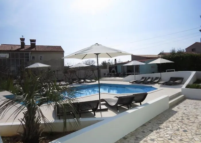 Resindenz Benni 7 Mit Beheiztem Grossem Pool Appartement