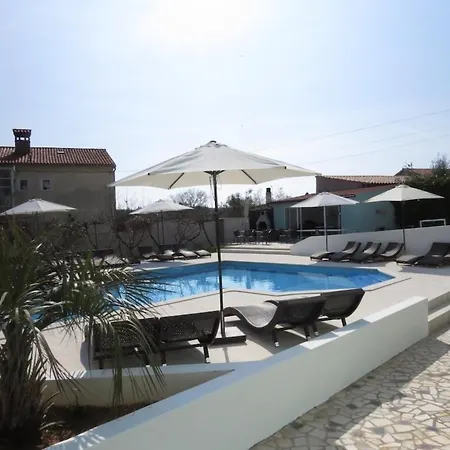 Resindenz Benni 7 Mit Beheiztem Grossem Pool Apartment