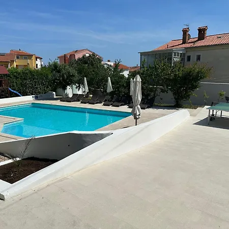 Resindenz Benni 7 Mit Beheiztem Grossem Pool Apartment